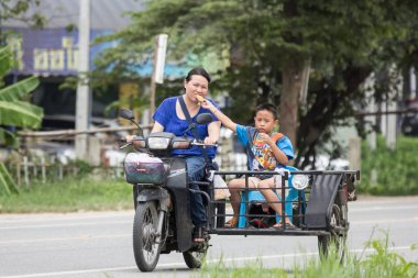 Chiangmai, Tayland - 3 Ağustos 2018: Özel motosiklet, Honda Dream. Fotoğrafa yol no.121 8 km şehir merkezine Chiangmai, Tayland.