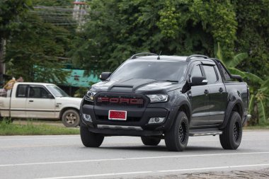 Chiangmai, Tayland - 23 Temmuz 2018: Özel pikap araba, Ford Ranger. Yol no.1001, Chiangmai şehir merkezine 8 km.
