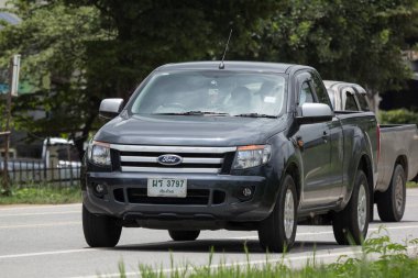 Chiangmai, Tayland - 23 Temmuz 2018: Özel pikap araba, Ford Ranger. Yol no.1001, Chiangmai şehir merkezine 8 km.