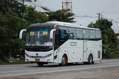 Chiangmai, Tayland - 6 Ağustos 2018: Yeni Udomchai taşımacılık şirketi otobüs seyahat. Fotoğraf Road, Chiangmai, Tayland şehir merkezinde.
