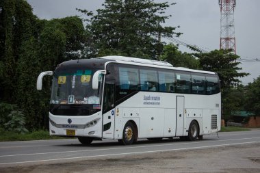 Chiangmai, Tayland - 6 Ağustos 2018: Yeni Udomchai taşımacılık şirketi otobüs seyahat. Fotoğraf Road, Chiangmai, Tayland şehir merkezinde.
