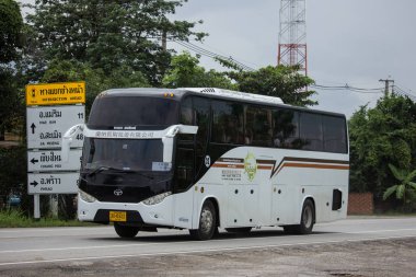 Chiangmai, Tayland - 6 Ağustos 2018: Otobüs Seyahat Otobüs Lanna tatil seyahat taşımacılık şirketi ile seyahat. Fotoğraf Road Hayır 1001 hakkında 8 km şehir merkezine Chiangmai, Tayland.