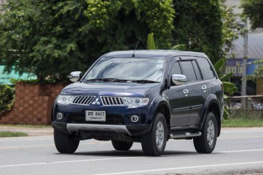 Chiangmai, Tayland - 23 Temmuz 2018: Özel Mitsubishi Pajero Suv araba. Yol no.1001 Chiangmai şehir merkezine 8 km.