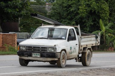 Chiangmai, Tayland - 23 Temmuz 2018: Özel pikap araba, Nissan büyük M değiştirmek için damperli kamyon. Yol no.1001, Chiangmai iş alanı 8 km.