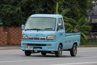Chiangmai, Tayland - 24 Temmuz 2018: Özel Daihatsu eski Van araba. Fotoğrafa yol no.1001 8 km şehir merkezine Chiangmai, Tayland.