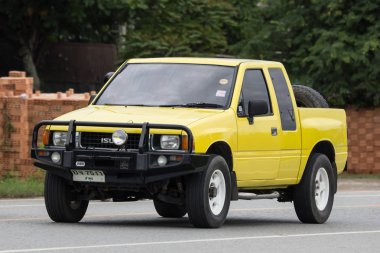 Chiangmai, Tayland - 24 Temmuz 2018: Özel Suv araba, Isuzu Rodeo. Fotoğrafa yol no.121 8 km şehir merkezine Chiangmai, Tayland.