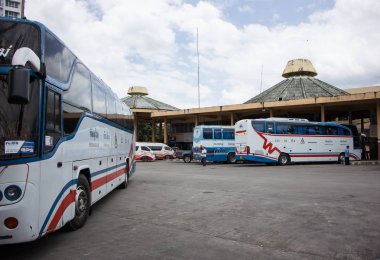 Chiangmai, Tayland - 8 Ağustos 2018: Vintour Şirket otobüs. Rota Phitsanulok ve Chiangmai. Fotoğraf Chiangmai otobüs istasyonu.
