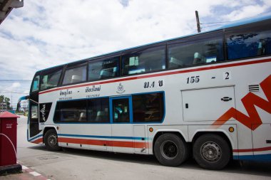Chiangmai, Tayland - 8 Ağustos 2018: Vintour Şirket otobüs. Rota Phitsanulok ve Chiangmai. Fotoğraf Chiangmai otobüs istasyonu.