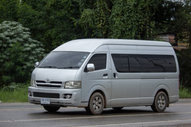 Chiangmai, Tayland - 24 Temmuz 2018: Özel Toyota banliyö van. Yol no.121 şehir merkezine Chiangmai Tayland hakkında 8 km, fotoğraf.