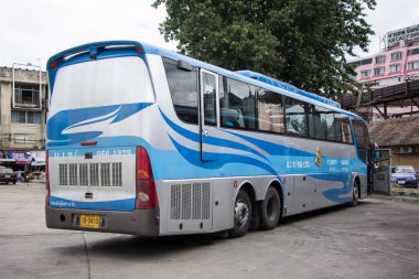 Chiangmai, Tayland - 8 Ağustos 2018: Adam otobüs ulaşım hükümet şirket. 15 metre otobüs. Fotoğraf Chiangmai otobüs istasyonu.