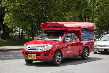 Chiangmai, Tayland - 10 Ağustos 2018: Kırmızı Mini kamyon taksi Chiangmai. Hizmet Chiangmai şehir içinde. Chiangmai şehrinde yolda fotoğraf.