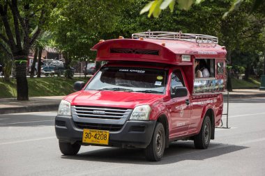 Chiangmai, Tayland - 10 Ağustos 2018: Kırmızı Mini kamyon taksi Chiangmai. Hizmet Chiangmai şehir içinde. Chiangmai şehrinde yolda fotoğraf.