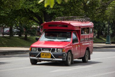 Chiangmai, Tayland - 10 Ağustos 2018: Kırmızı Mini kamyon taksi Chiangmai. Hizmet Chiangmai şehir içinde. Chiangmai şehrinde yolda fotoğraf.