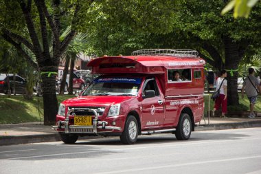 Chiangmai, Tayland - 10 Ağustos 2018: Kırmızı Mini kamyon taksi Chiangmai. Hizmet Chiangmai şehir içinde. Chiangmai şehrinde yolda fotoğraf.