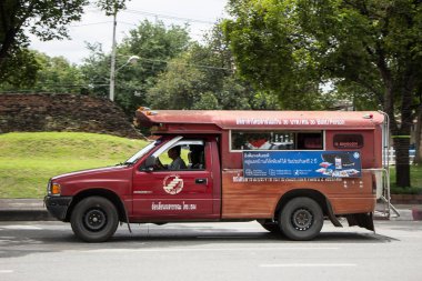 Chiangmai, Tayland - 10 Ağustos 2018: Kırmızı Mini kamyon taksi Chiangmai. Hizmet Chiangmai şehir içinde. Chiangmai şehrinde yolda fotoğraf.