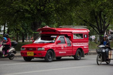 Chiangmai, Tayland - 10 Ağustos 2018: Kırmızı Mini kamyon taksi Chiangmai. Hizmet Chiangmai şehir içinde. Chiangmai şehrinde yolda fotoğraf.