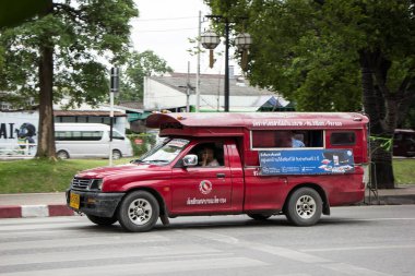 Chiangmai, Tayland - 10 Ağustos 2018: Kırmızı Mini kamyon taksi Chiangmai. Hizmet Chiangmai şehir içinde. Chiangmai şehrinde yolda fotoğraf.
