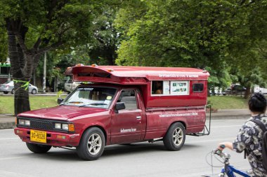 Chiangmai, Tayland - 10 Ağustos 2018: Kırmızı Mini kamyon taksi Chiangmai. Hizmet Chiangmai şehir içinde. Chiangmai şehrinde yolda fotoğraf.