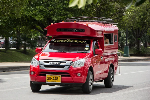 Chiangmai, Tayland - 10 Ağustos 2018: Kırmızı Mini kamyon taksi Chiangmai. Hizmet Chiangmai şehir içinde. Chiangmai şehrinde yolda fotoğraf.