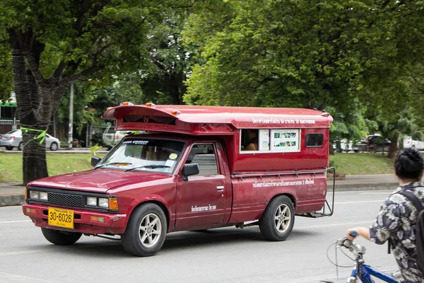 Chiangmai, Tayland - 10 Ağustos 2018: Kırmızı Mini kamyon taksi Chiangmai. Hizmet Chiangmai şehir içinde. Chiangmai şehrinde yolda fotoğraf.