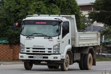 Chiangmai, Tayland - 24 Temmuz 2018: Özel Isuzu Damperli kamyon. Yol no.1001 Chiangmai iş alanı 8 km.