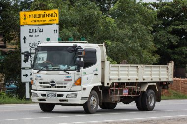 Chiangmai, Tayland - 24 Temmuz 2018: Özel Hino kargo kamyon. Fotoğrafa yol no.1001 8 km şehir merkezine Chiangmai, Tayland.