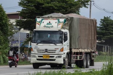Chiangmai, Tayland - 24 Temmuz 2018: Özel Hino kargo kamyon. Fotoğrafa yol no.1001 8 km şehir merkezine Chiangmai, Tayland.