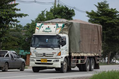 Chiangmai, Tayland - 24 Temmuz 2018: Özel Hino kargo kamyon. Fotoğrafa yol no.1001 8 km şehir merkezine Chiangmai, Tayland.