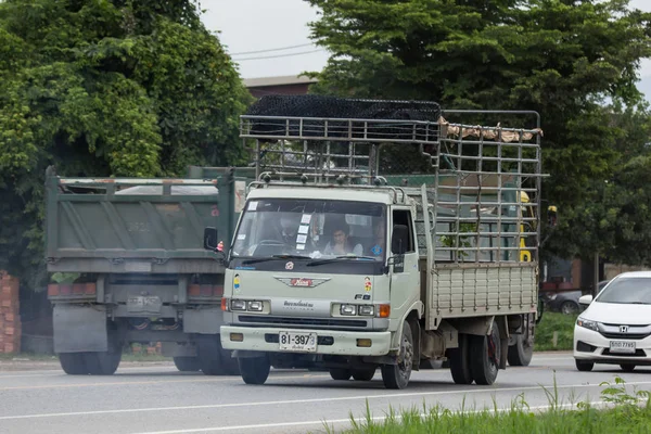 Chiangmai, Tayland - 24 Temmuz 2018: Özel Hino kargo kamyon. Fotoğrafa yol no.1001 8 km şehir merkezine Chiangmai, Tayland.
