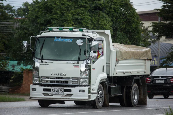 Chiangmai, Tayland - 24 Temmuz 2018: Özel Isuzu Damperli kamyon. Yol no.1001 Chiangmai iş alanı 8 km.