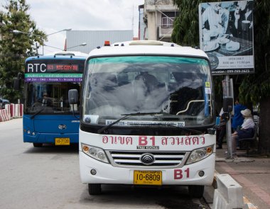 Chiangmai, Tayland - 8 Ağustos 2018: Yutong Mini otobüs. Otobüs Chiangmai şehir otobüs veya SPK. SPK yönetimi Chiangmai Belediyesi tarafından. Fotoğraf, Chiangmai otobüs istasyonu, Chiangmai, Tayland.