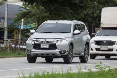 Chiangmai, Tayland - 24 Temmuz 2018: Özel Mitsubishi Pajero Suv araba. Yol no.1001 Chiangmai şehir merkezine 8 km.