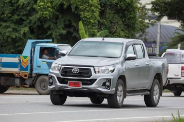 Chiangmai, Tayland - 24 Temmuz 2018: Özel pikap kamyon yeni araba Toyota Hilux Revo Rocco. Yol no.1001, Chiangmai şehir merkezine 8 km.