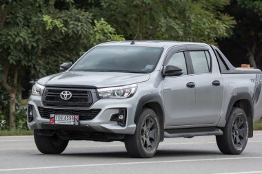 Chiangmai, Tayland - 24 Temmuz 2018: Özel pikap kamyon yeni araba Toyota Hilux Revo Rocco. Yol no.1001, Chiangmai şehir merkezine 8 km.