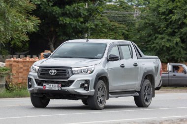 Chiangmai, Tayland - 24 Temmuz 2018: Özel pikap kamyon yeni araba Toyota Hilux Revo Rocco. Yol no.1001, Chiangmai şehir merkezine 8 km.