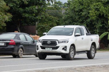 Chiangmai, Tayland - 24 Temmuz 2018: Özel pikap kamyon yeni araba Toyota Hilux Revo Rocco. Yol no.1001, Chiangmai şehir merkezine 8 km.