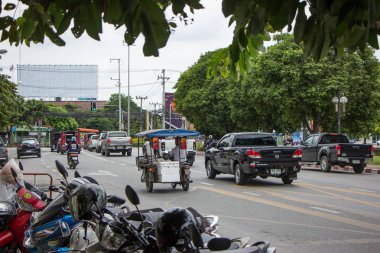 Chiangmai, Tayland - 10 Ağustos 2018: Yan şehir yol motosiklet otopark. Chiangmai şehrinde yolda fotoğraf.