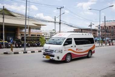 Chiangmai, Tayland - 8 Ağustos 2018: Prempracha şirket van. Mae hong son ve Chiangmai yönlendirmek. Fotoğraf Chiangmai otobüs istasyonu, Tayland.