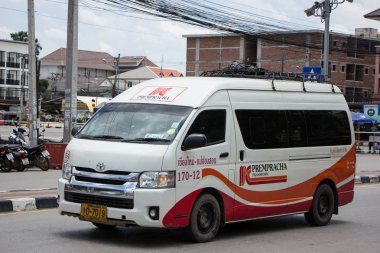 Chiangmai, Tayland - 8 Ağustos 2018: Prempracha şirket van. Mae hong son ve Chiangmai yönlendirmek. Fotoğraf Chiangmai otobüs istasyonu, Tayland.