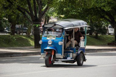 Chiangmai, Tayland - 10 Ağustos 2018: Tuk tuk taksi chiangmai hizmet şehir ve civarında. Chiangmai şehrinde yolda fotoğraf.