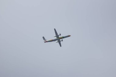 Chiangmai, Tayland - 13 Ağustos 2018: Hs-Dqd Bombardier Q400 Nextgen, Nokair. Udon Thani için Chiangmai Havaalanı'ndan çıkar.