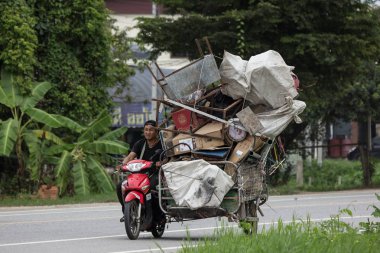 Chiangmai, Tayland - 31 Temmuz 2018: Özel motosiklet, Honda Dream. Fotoğrafa yol no.121 8 km şehir merkezine Chiangmai, Tayland.