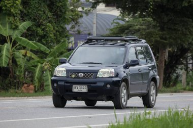 Chiangmai, Tayland - 31 Temmuz 2018: Özel Suv araba, Nissan X trail. Yol no.1001, Chiangmai şehir merkezine 8 km.
