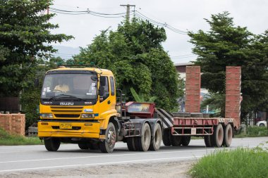 Chiangmai, Tayland - 31 Temmuz 2018: Özel Isuzu römork kamyon. Fotoğrafa yol no.121 8 km şehir merkezine Chiangmai, Tayland.
