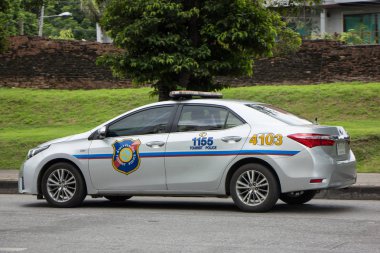 Chiangmai, Tayland - 10 Ağustos 2018: Turist Police.Toyota Corolla Altis polis arabası. Chiangmai şehrinde yolda fotoğraf.