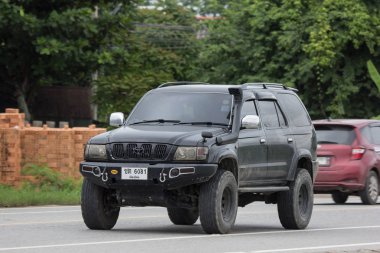 Chiangmai, Tayland - 31 Temmuz 2018: Özel suv otomobil, Toyota spor binici. Yol no.1001, Chiangmai iş alanı 8 km.