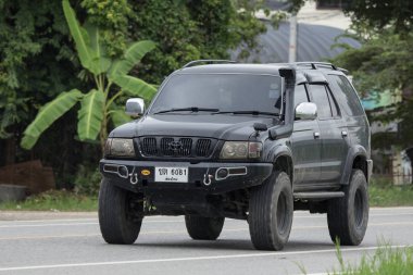 Chiangmai, Tayland - 31 Temmuz 2018: Özel suv otomobil, Toyota spor binici. Yol no.1001, Chiangmai iş alanı 8 km.