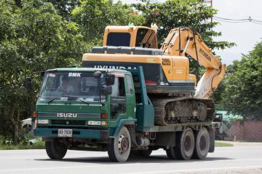 Chiangmai, Tayland - 2 Ağustos 2018: Özel Hyundai ekskavatör kamyon. Yol no.1001, Chiangmai şehir merkezine 8 km.
