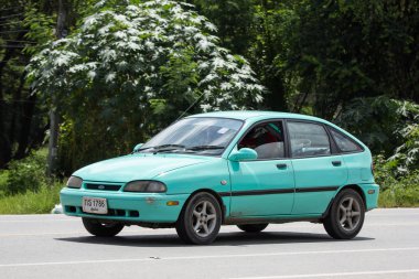 Chiangmai, Tayland - 2 Ağustos 2018: Özel Sedan araba Ford Fiesta Amerikan araba motorlarının. Yol no.1001, Chiangmai şehir merkezine 8 km.