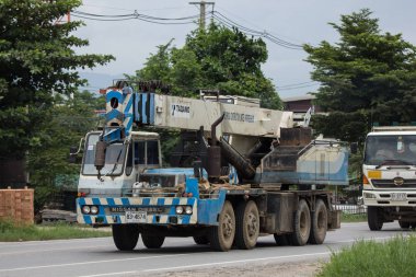 Chiang Mai, Tayland-23 Nisan 2017: özel vinç kamyon şehir yol üzerinde. Fotoğraf Road Hayır 121 hakkında 8 km şehir merkezine Chiangmai, Tayland.